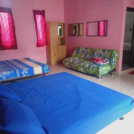 Almira homestay Jambi Luaran gambar