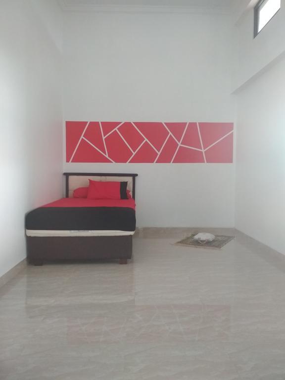 Almira homestay Jambi Luaran gambar