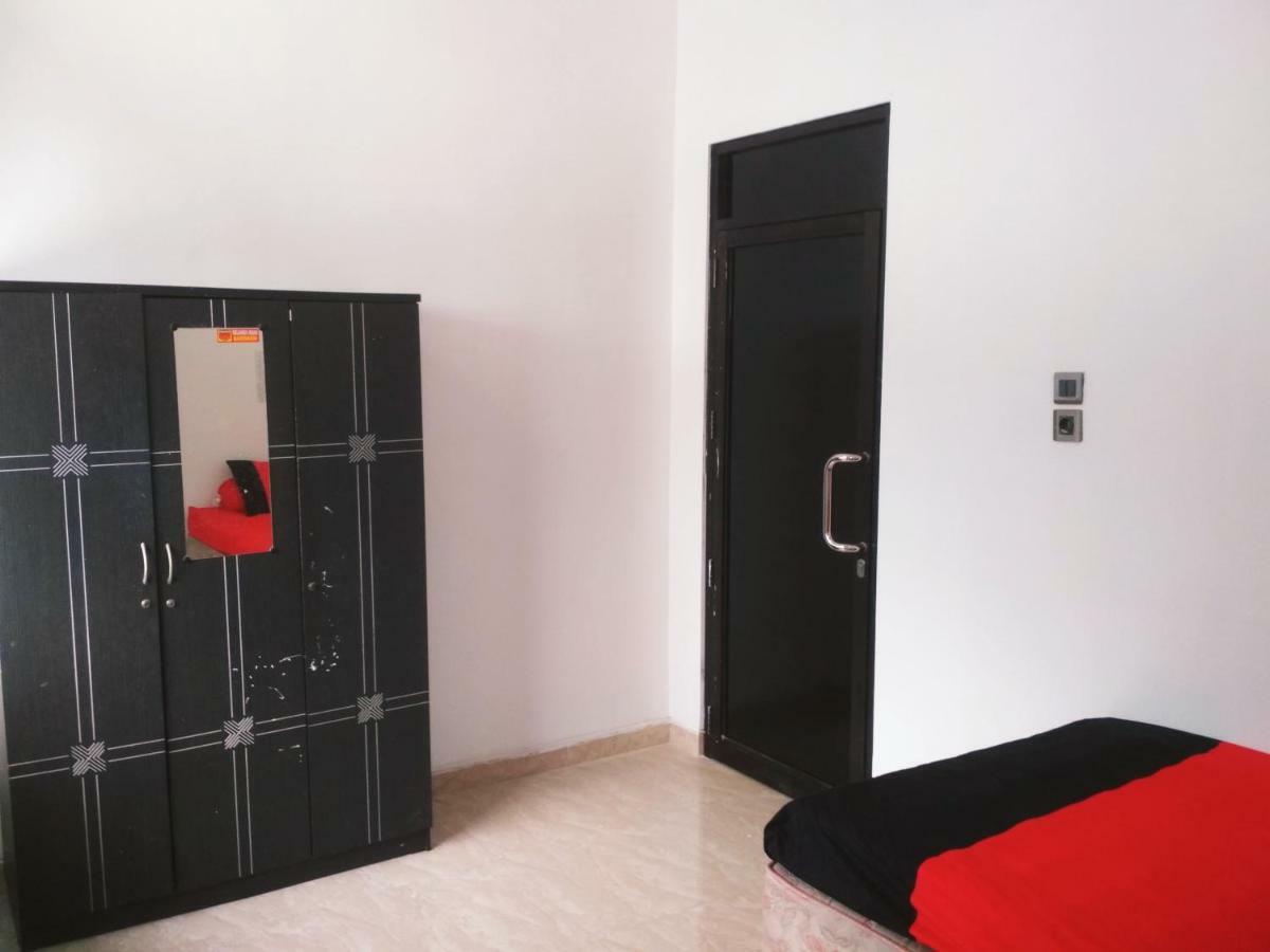 Almira homestay Jambi Luaran gambar