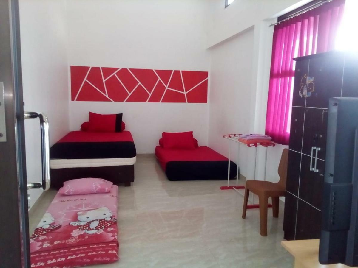 Almira homestay Jambi Luaran gambar